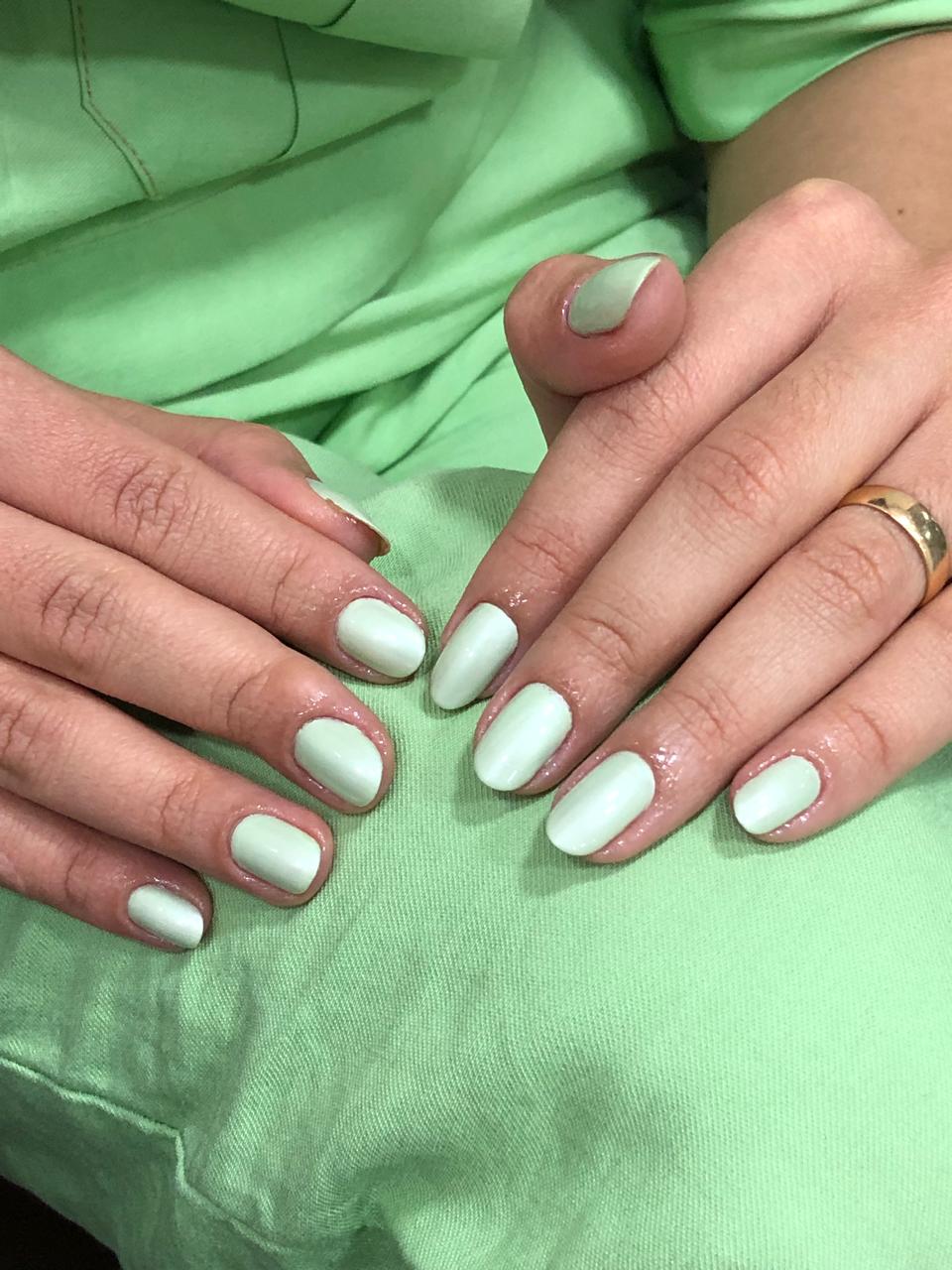 Unhas em gel brancas em Sorocaba