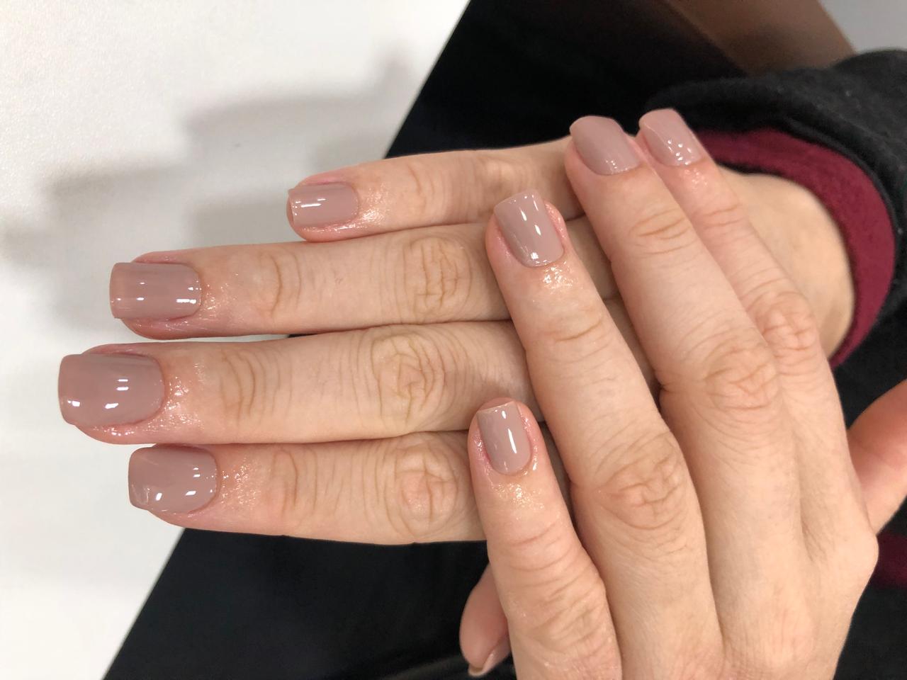 Unhas em gel nude rosado em Sorocaba